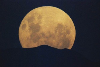 Nuestra  luna y el cambio de estaciÃ³n