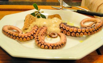 PULPO AL OLIVO EN LA TERRAZA