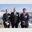 Iain Hardy, consul de Gran Bretaña, Simon Mackenzie y Ricardo Tejada