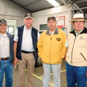 Desayuno propietarios Mercedes antiguos en Aspillaga Hornauer Calle Quillota