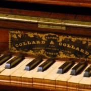 Los pianos a lomo de mulas