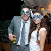 Con una fiesta de máscaras, celebraron su cumpleaños Daniela Saleh y Álvaro López