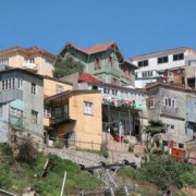 Del puerto de Valparaíso a Oslo Arquitectura habitacional en Chile y Noruega
