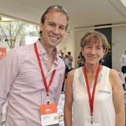 Egresados celebran 60 años de la Escuela de Negocios