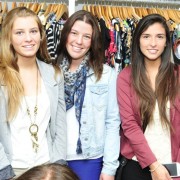 Desfile candidatas Miss Derby en boutique Di Trevi