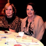 Socios y amigos en gran bingo de Fundación Fortezza, La Serena
