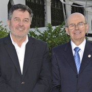 Roberto Ampuero presenta su última novela Detrás del Muro