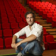Entre la música y la actuación
