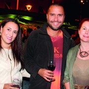 Obra Destellos de una ciudad que habla al mar, dirigida por Esteban Pinto en explanada FCAB