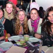 Moda, karaoke y música en Restaurant New City, La Serena