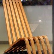 Exposición Sillas Transparentes en la Arquitectura de Leo Carreño