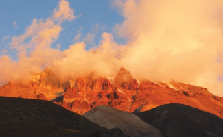 Ascenso a lo más alto de la región
