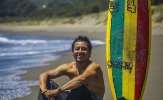 ROMPIENDO OLAS